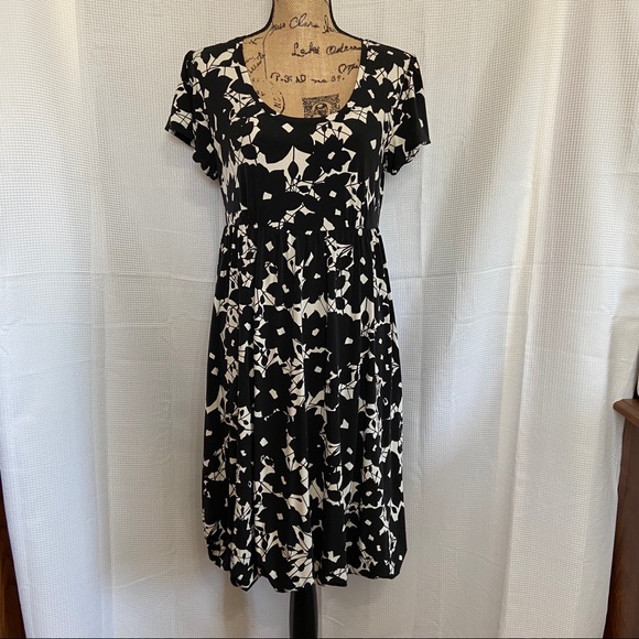 Apt. 9 Dresses & Skirts - Apt 9 pretty summer dress black and white floral print